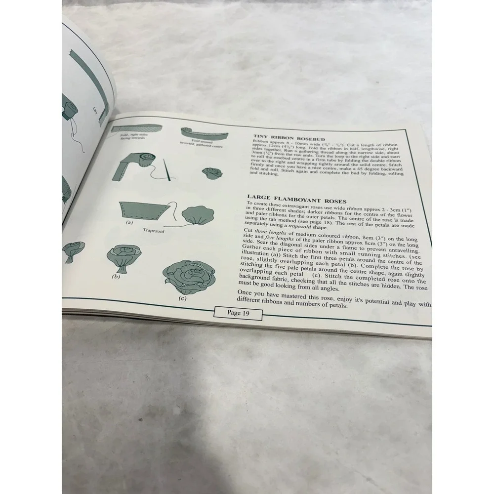 Satin‎ and Silk Ribbon Embroidery Lesley Turpin-Delport 1993 Instructional Book